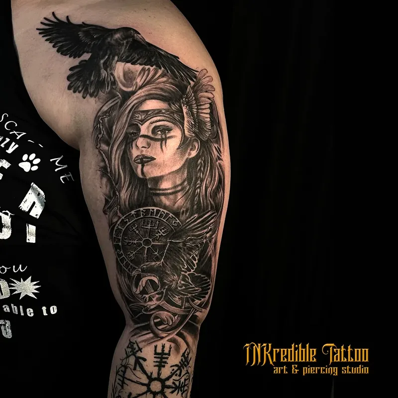 Sleeve black & grey cu portret feminin și busolă